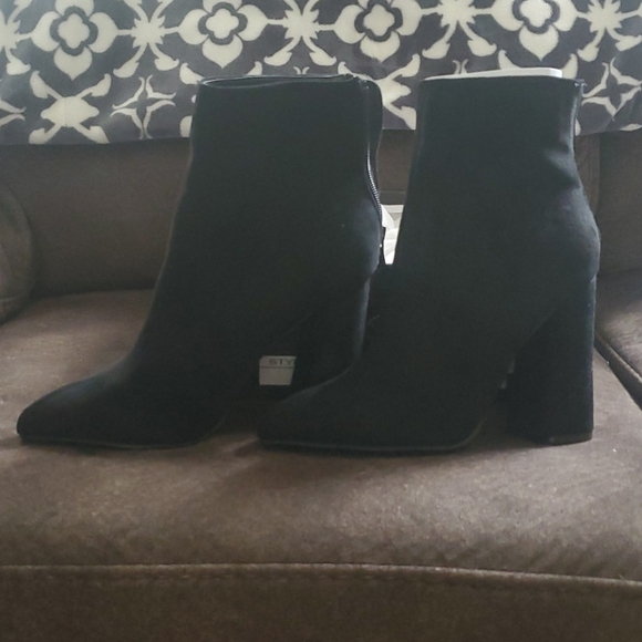 Black high heel booties - Picture 2 of 2